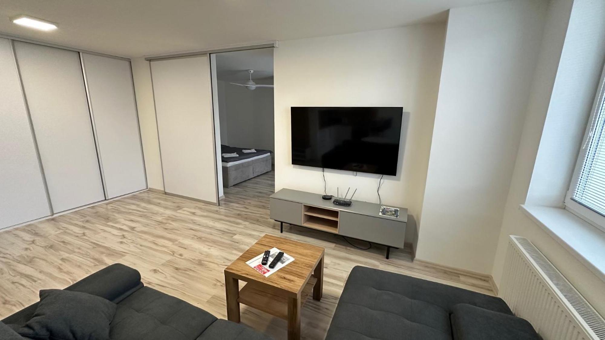 2 Room Apartment With Balcony Liptovsky Mikulas Ngoại thất bức ảnh