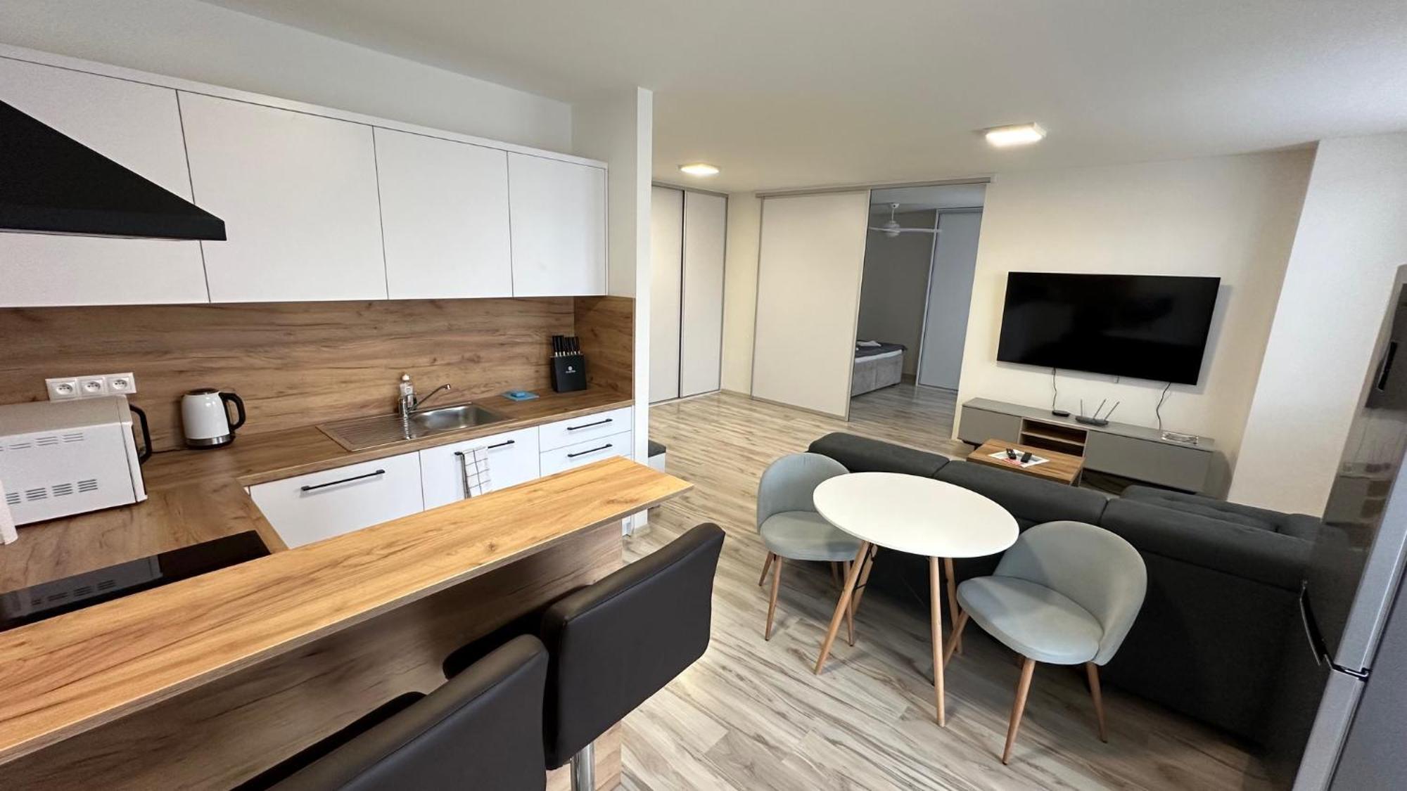 2 Room Apartment With Balcony Liptovsky Mikulas Ngoại thất bức ảnh
